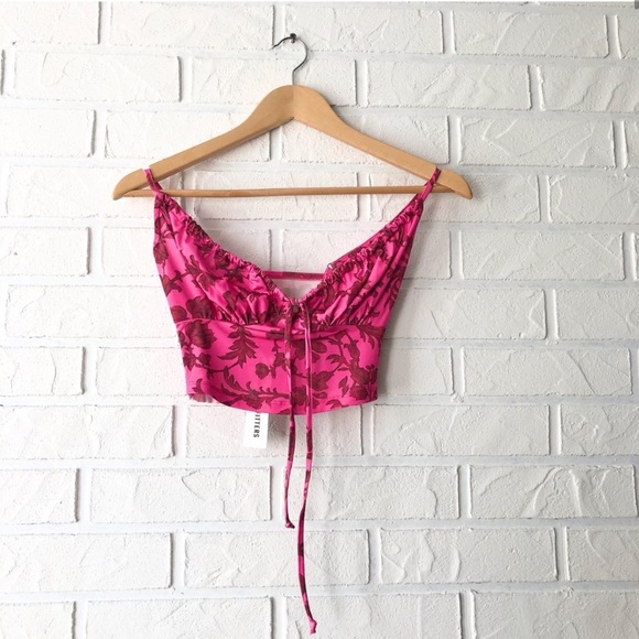 NEW Urban Outfitters cropped floral tie front cami - Picture 2 of 6